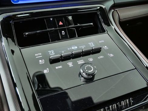 Certified 2025 Porsche Panamera 4 AWD/4WD image 18
