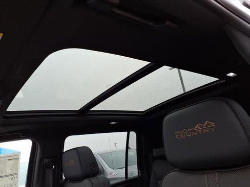 New 2026 Chevrolet Suburban High Country image 19