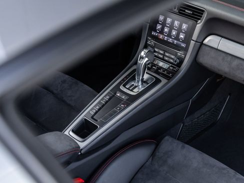 Certified 2018 Porsche 911 GT3 RWD image 39