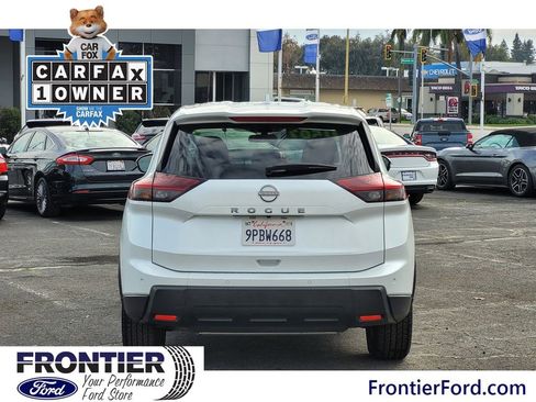 Used 2025 Nissan Rogue SV image 6