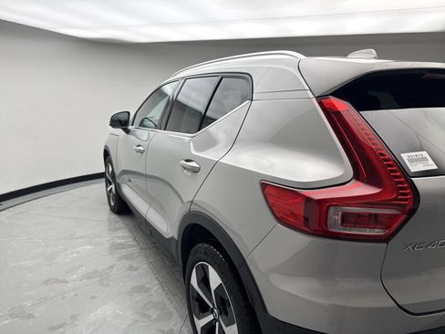 Used 2024 Volvo XC40 B5 Plus AWD/4WD image 3