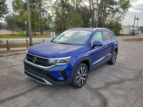 Used 2024 Volkswagen Taos SE image 4