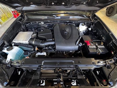 Used 2023 Toyota Tacoma TRD Off-Road image 16