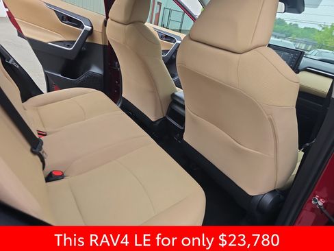 Used 2021 Toyota RAV4 LE FWD image 16
