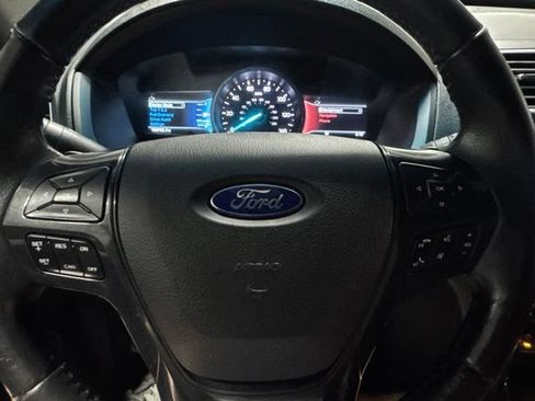 Used 2016 Ford Explorer XLT w/ Equipment Group 202A AWD/4WD image 14