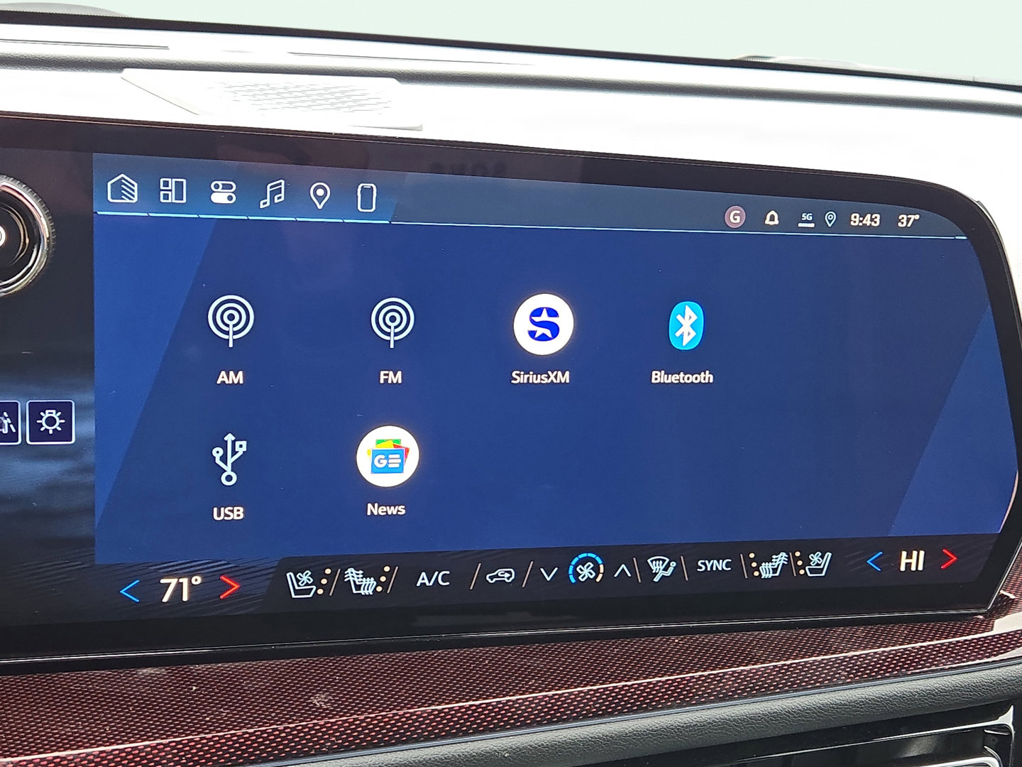 New 2026 Chevrolet Traverse RS w/ LPO, Floor Liner Package FWD image 20