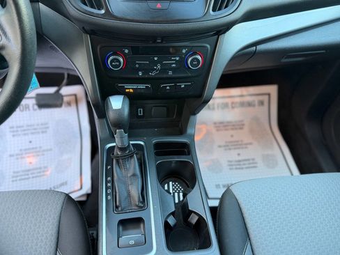 Used 2017 Ford Escape SE w/ Equipment Group 201A FWD image 24