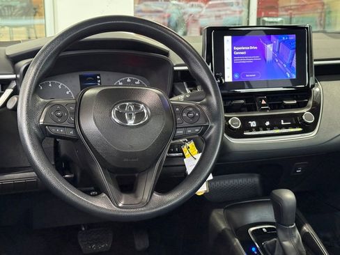 Used 2025 Toyota Corolla LE image 29
