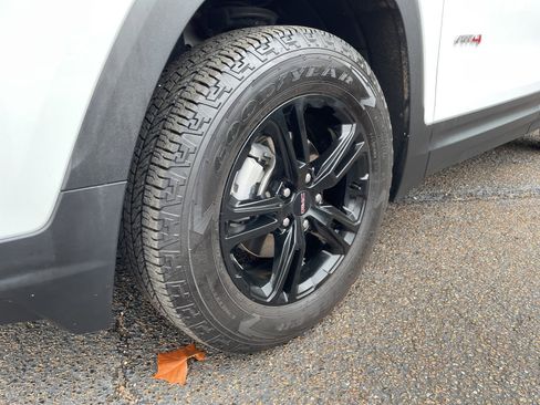 Used 2024 GMC Terrain AT4 image 10