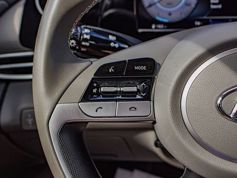 Used 2022 Hyundai Elantra SEL w/ Convenience Package FWD image 22