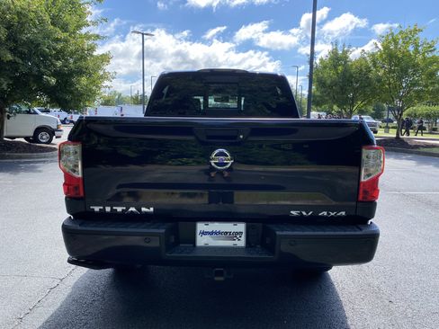 Used 2019 Nissan Titan SV w/ SV Convenience Package AWD/4WD image 8