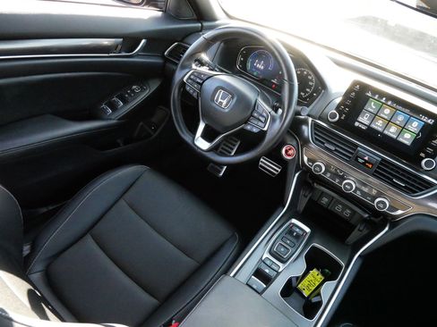 Used 2022 Honda Accord Sport image 9