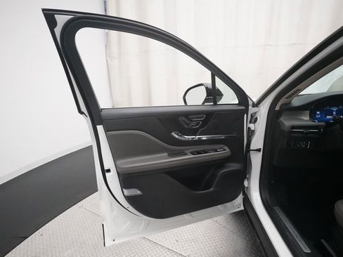 Used 2023 Lincoln Corsair AWD w/ Equipment Group 101A image 30