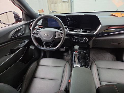 Used 2024 Chevrolet Trax RS w/ Sunroof Package FWD image 14
