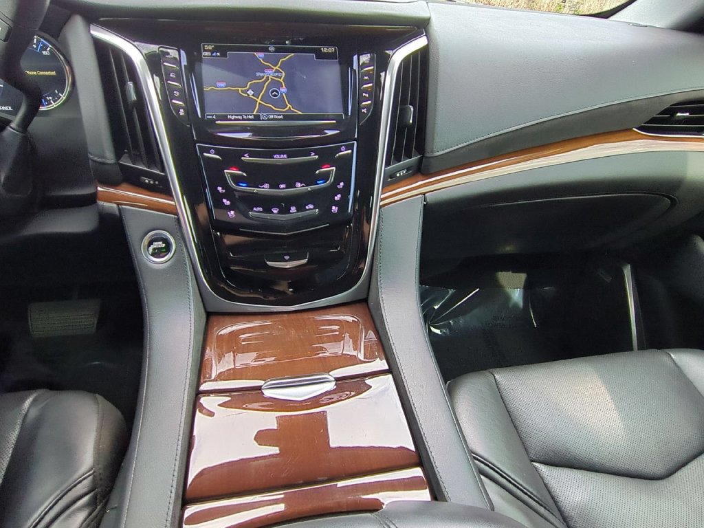Used 2020 Cadillac Escalade Premium Luxury w/ LPO, Radiant Package AWD/4WD image 23