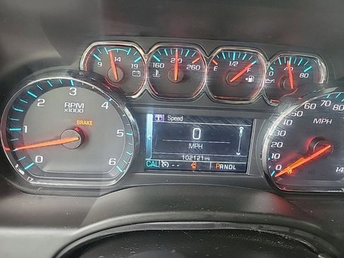 Used 2017 Chevrolet Suburban LS RWD image 23