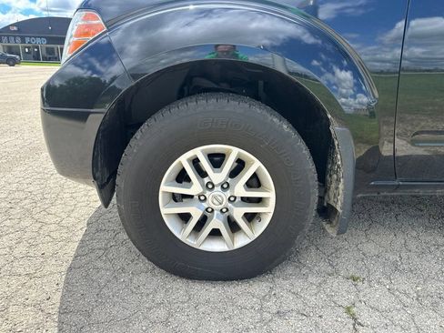 Used 2018 Nissan Frontier SV AWD/4WD image 13