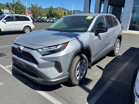 Used 2025 Toyota RAV4 LE AWD/4WD image 4