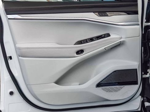 Used 2025 Jeep Wagoneer S Limited image 18