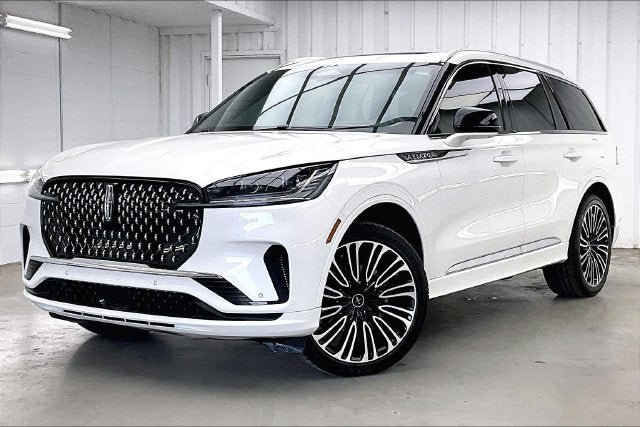 Used 2025 Lincoln Aviator Black Label AWD/4WD image 2