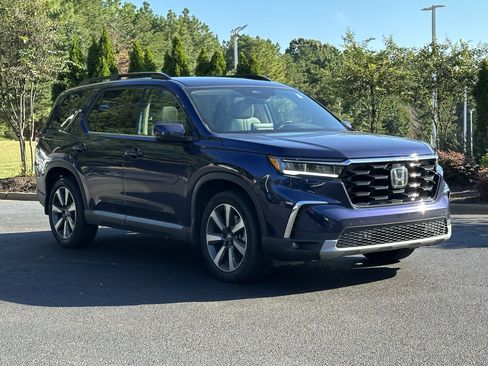 Used 2024 Honda Pilot Touring image 2