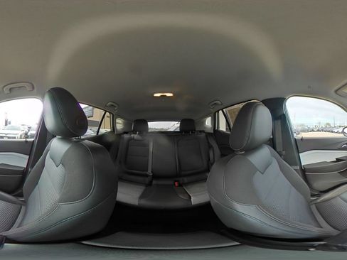 Used 2025 Chevrolet Trax LT FWD image 36