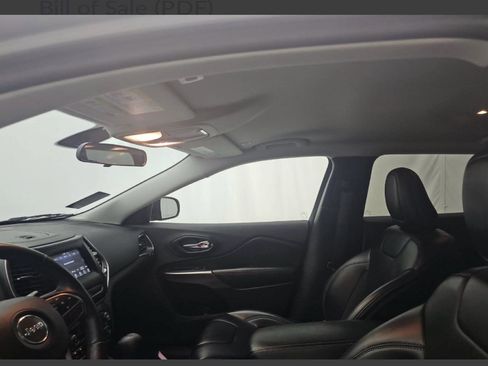 Used 2019 Jeep Cherokee Latitude Plus w/ Cold Weather Group AWD/4WD image 7