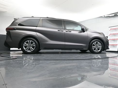 Used 2021 Toyota Sienna XSE w/ XSE Plus Package image 42