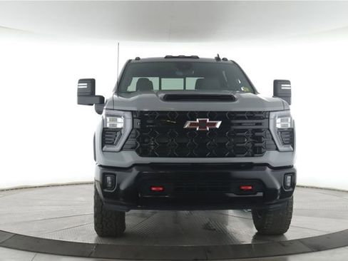 Used 2024 Chevrolet Silverado 2500 ZR2 w/ Technology Package AWD/4WD image 12