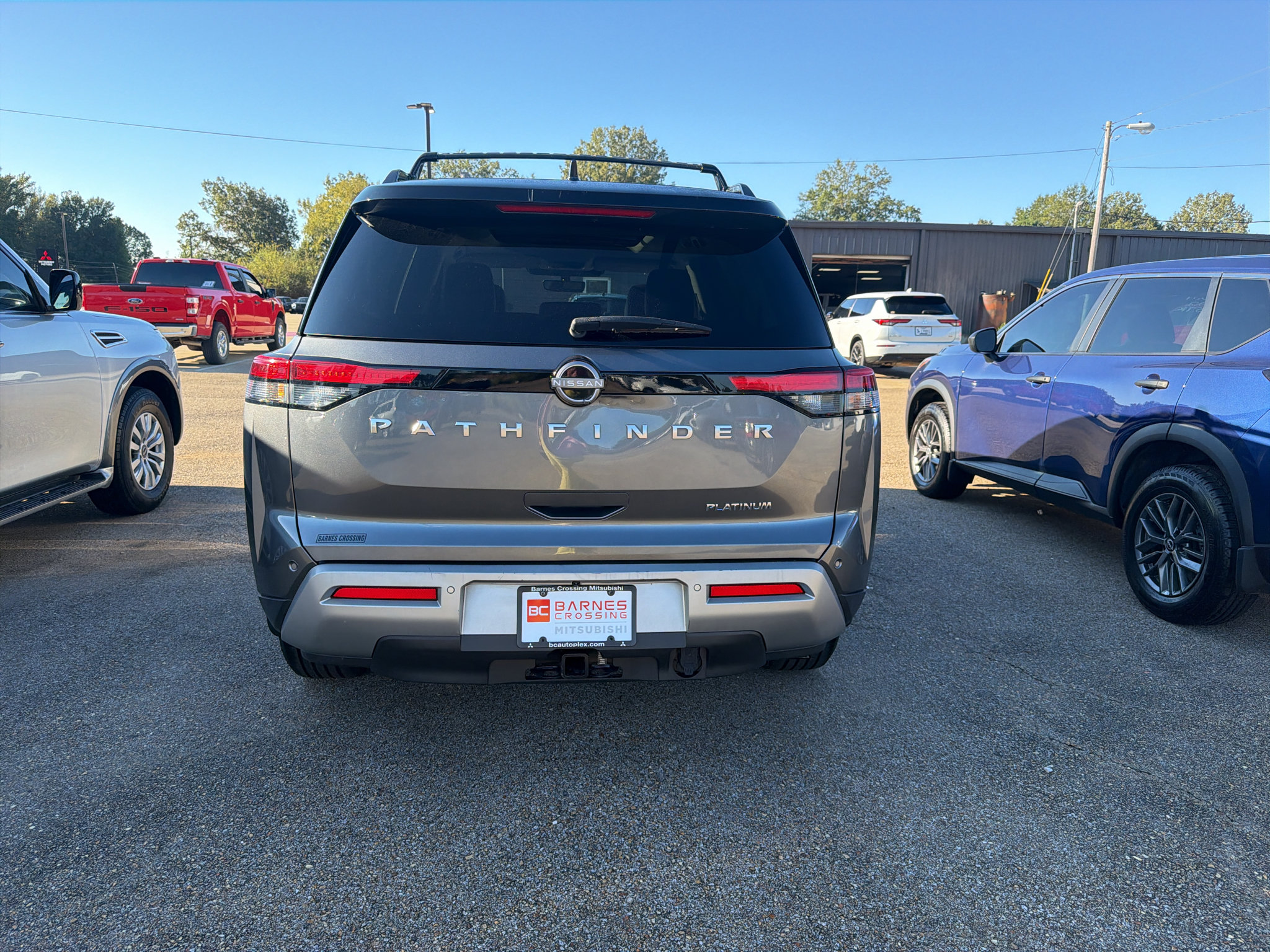 Used 2024 Nissan Pathfinder Platinum w/ Cargo Package FWD image 5