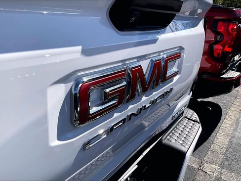 Used 2024 GMC Canyon Elevation w/ Convenience Package image 9