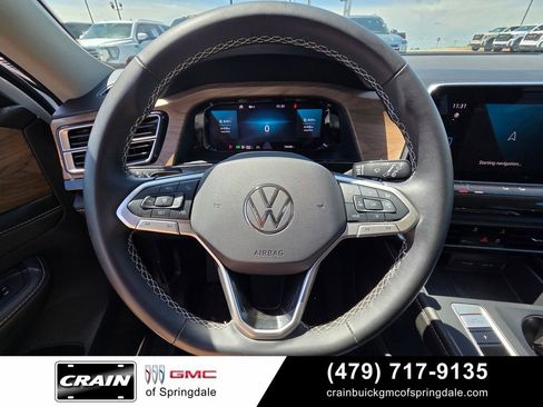 Used 2024 Volkswagen Atlas SE AWD/4WD image 15