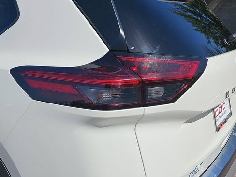 Used 2023 Nissan Rogue SV FWD image 32