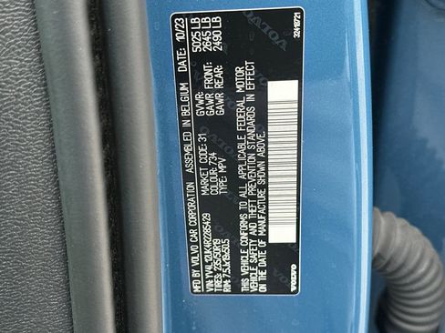 Used 2024 Volvo XC40 B5 Core image 30