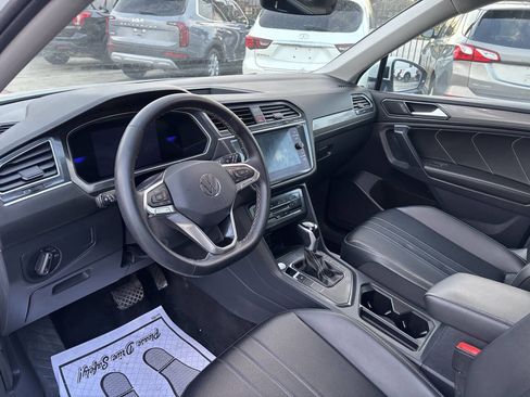 Used 2024 Volkswagen Tiguan SE image 21
