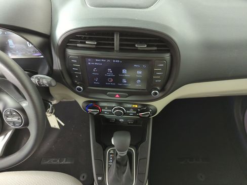 Used 2023 Kia Soul LX image 14