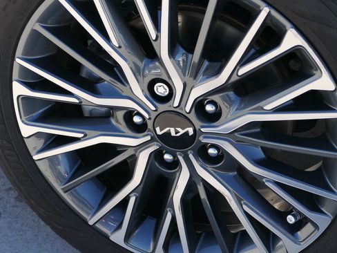 Used 2023 Kia Forte GT-Line w/ GT-Line Technology Package image 11