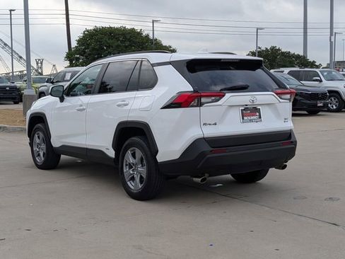 Used 2025 Toyota RAV4 XLE AWD/4WD image 8