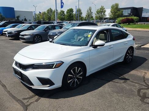 Used 2024 Honda Civic EX-L image 3