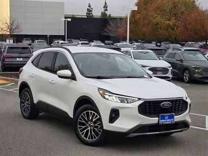 Used 2023 Ford Escape SE w/ Class II Trailer Tow Package