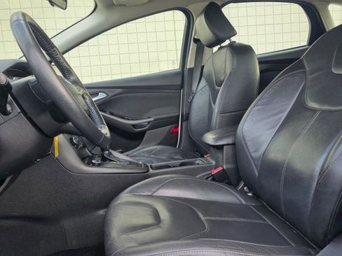 Used 2015 Ford Focus SE w/ Equipment Group 201A FWD image 9