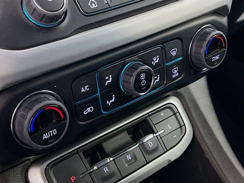 Used 2023 GMC Acadia SLT image 11