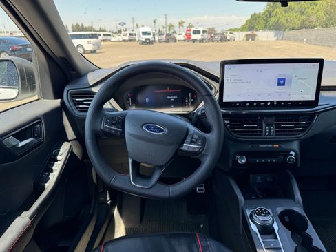 Used 2023 Ford Escape ST-Line w/ Tech Pack #1 FWD image 17