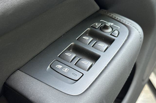 Used 2026 Volvo XC60 B5 Plus w/ Climate Package AWD/4WD image 11