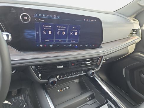 Used 2025 Chevrolet Suburban Z71 image 20