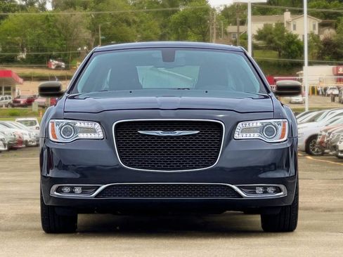 Used 2019 Chrysler 300 Touring w/ Sport Appearance Package image 2
