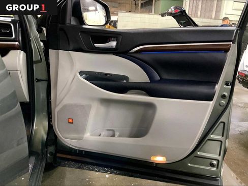 Used 2016 Toyota Highlander Limited Platinum image 22
