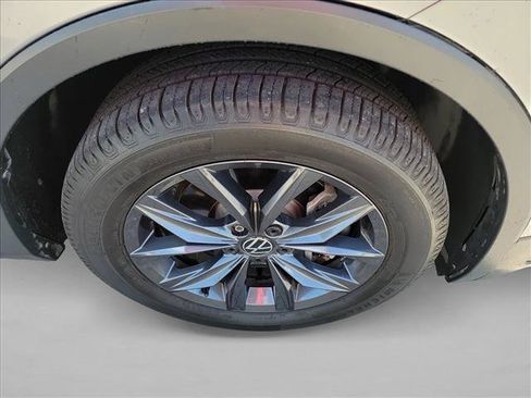 Used 2022 Volkswagen Tiguan SE AWD/4WD image 10