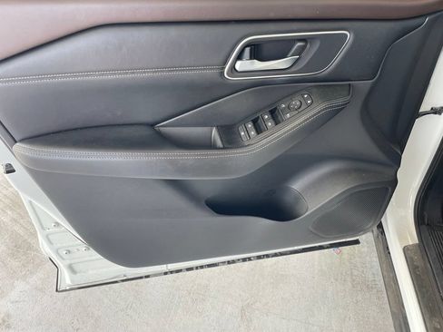 Certified 2021 Nissan Rogue SV w/ Premium Package FWD image 9