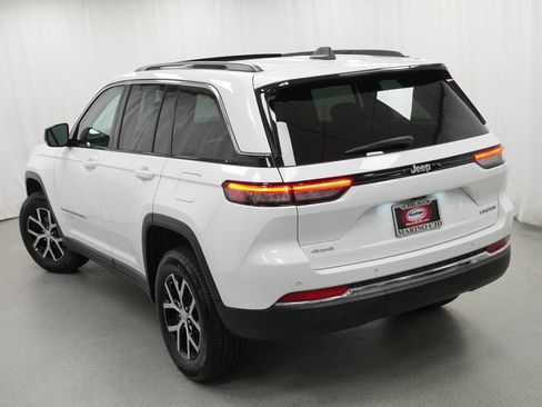 Certified 2025 Jeep Grand Cherokee Limited AWD/4WD image 12